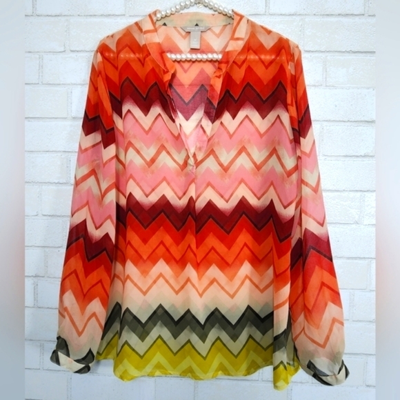 Banana Republic Semi Sheer Earth Toned Chevron Top Shirt Blouse Size Medium - Picture 2 of 9